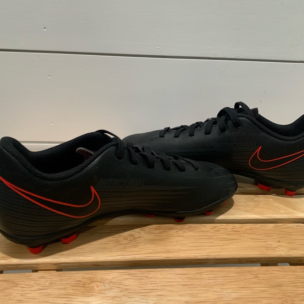 Nike, soccer cleats.  Black and red, like new condition. - Picture 5 of 11